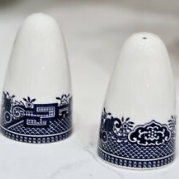 1950s Churchill "Willow" England Blue and White Salt and Pepper Shakers-a Pair - Picture 2 of 7